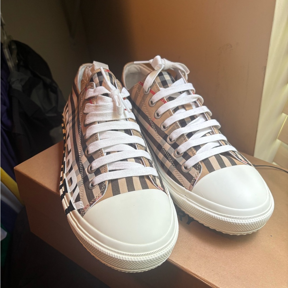 Burberry Archive Beige Low Top Sneakers